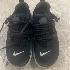 Nike sneakers black